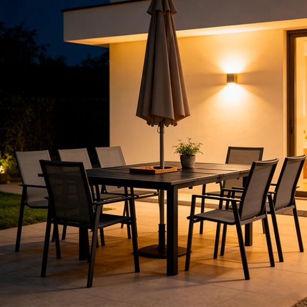 Ausziehbarer Terrassentisch aus Aluminium mit Klappplatten und Sonnenschirmloch für den Garten - 11D26B